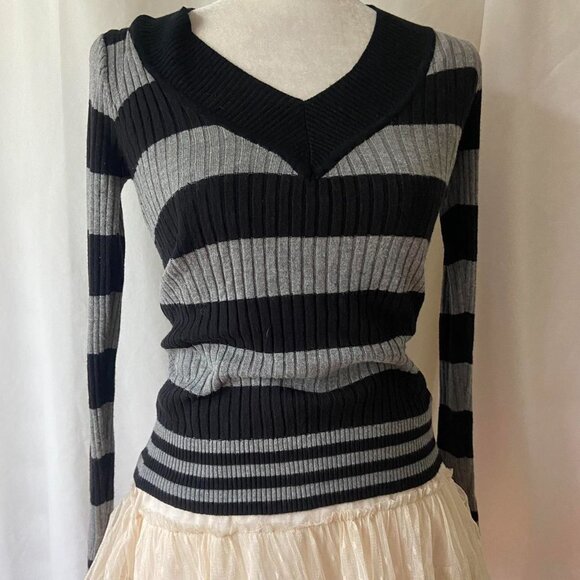 L.e.i. Women's Black and Grey Jumper - Picture 3 of 5